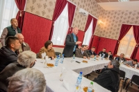 Lupta pentru pajiști naște controverse. „Anul acesta m-au scos cu totul din pășune”, Apostu Chiscop, fermier. „Repartizarea pajiștilor este strict atributul consiliului director și/sau adunării generale!”, Nicolae Bălășcuță