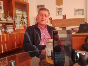 Ioan Fetea îl acuză pe fostul ministrul al Agriculturii, Achim Irimescu, că „s-a sucit”, după ce a promis ajutor de minimis pentru apicultori. Daea nu promite, el taie din prima