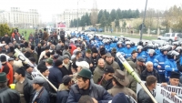 Subvențiile, pășunile, legea vânzării terenurilor arabile și etichetarea laptelui, principalul amalgam de revendicări care au scos fermierii în stradă pe 23 martie. O altă zi ploioasă, alte promisiuni